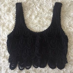 Crotchet scalloped lace crop top